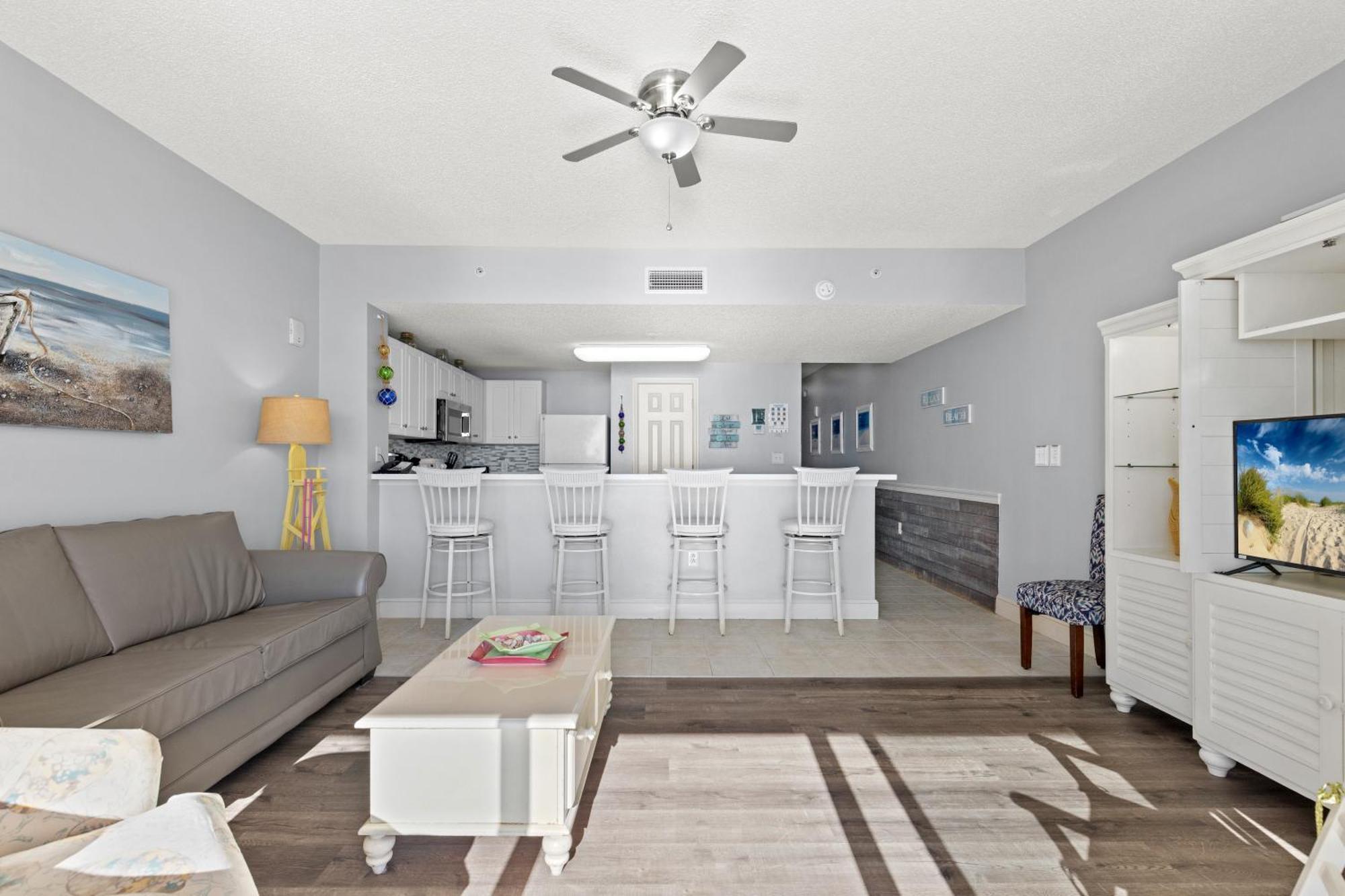 Official Majestic Beach Resort - Over 60 Units - All Ocean Front, Panama City Beach, Fl Exterior foto